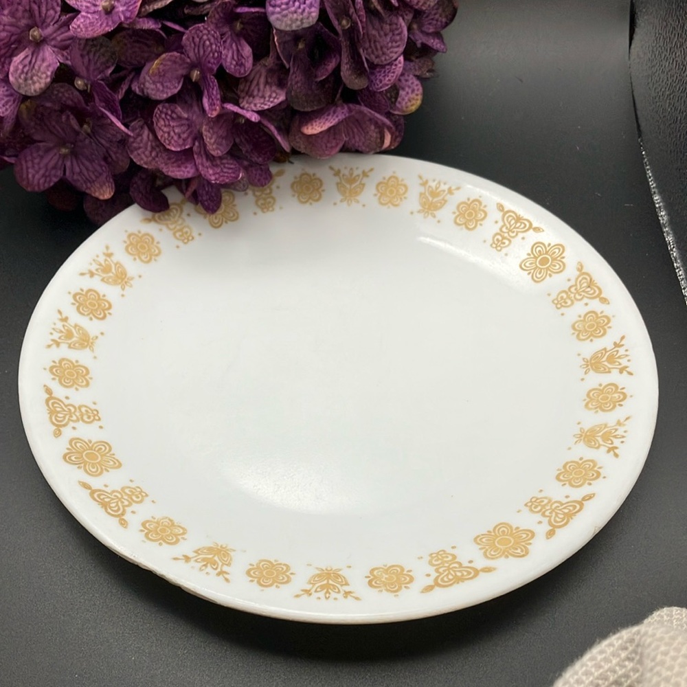 Elegant Plate with Yellow Floral Design